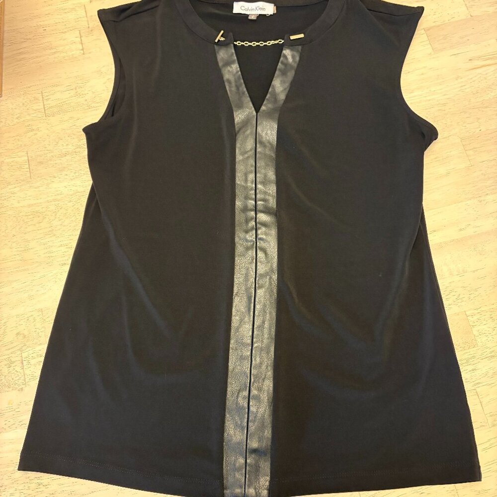 Calvin Klein Work Sleevless Blouse Gold Chain Faux Leather Lining
